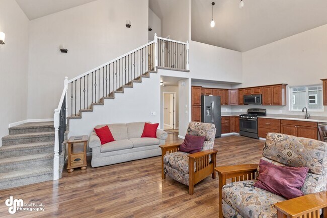 Building Photo - SEASONAL LAKEFRONT LIVING
