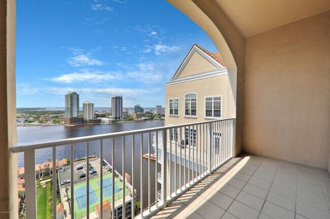 Building Photo - St Johns River Views!
