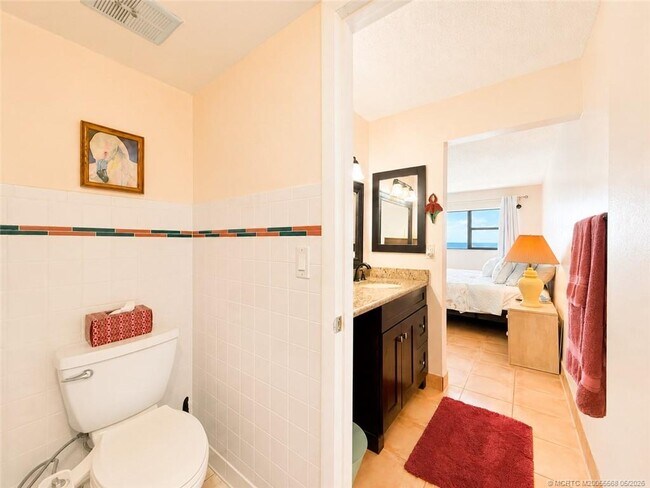 Building Photo - 7440 S Ocean Dr