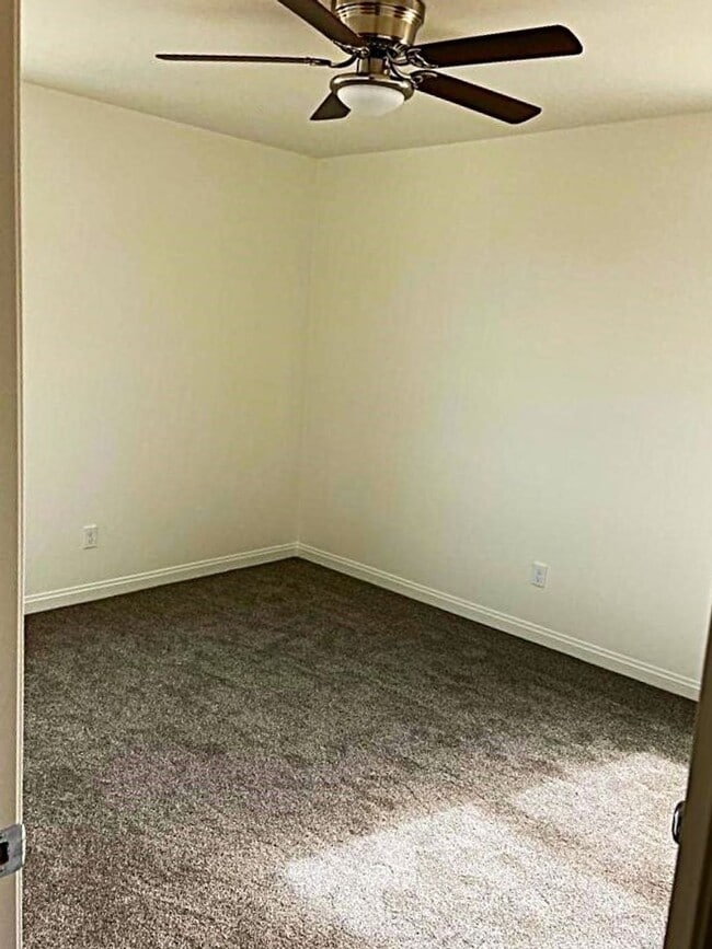Building Photo - 450 Sherwood Pl