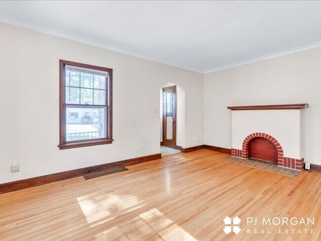 Building Photo - 2 bedroom duplex for rent in Midtown!