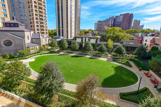 Building Photo - 441 W Deming Pl