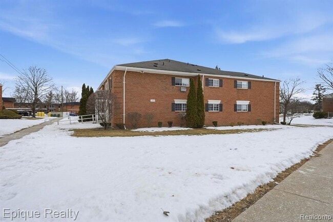 Building Photo - 2400 Parmenter Blvd