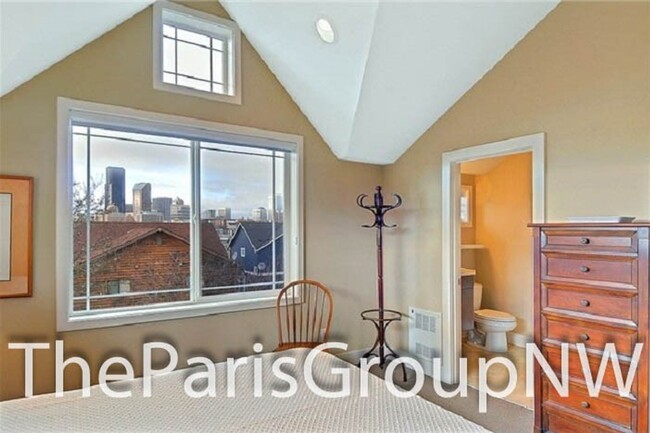 Building Photo - Gorgeous 3 Story In-City Seattle Townhome ...