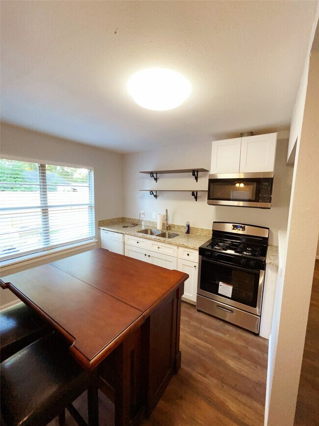 Building Photo - 3627 Keeland St