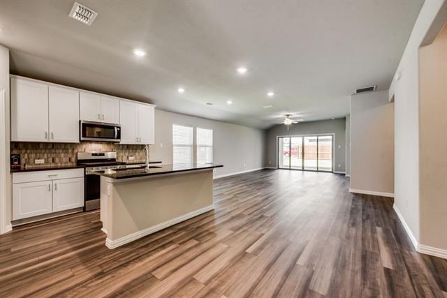 Building Photo - 605 Cedar Springs Dr