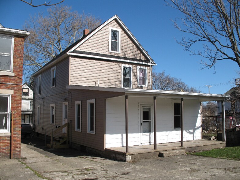 Building Photo - 545 E 22nd St