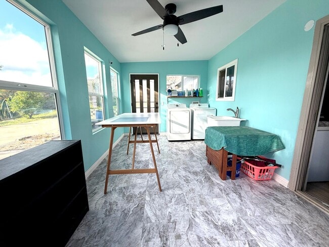 Building Photo - Charming 3 bedroom 2 bathroom house in Ventura!