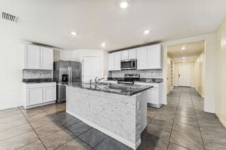 Building Photo - 816 Will Scarlett Ave