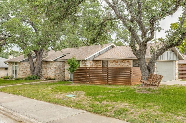 Building Photo - 9203 Knoll Crest Loop
