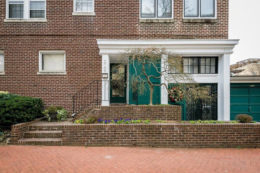 Building Photo - 2100 Newport Pl NW