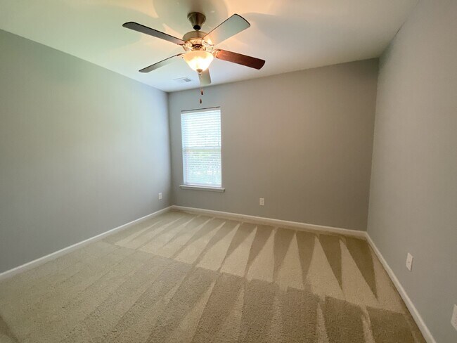 Building Photo - Spacious Home on a Corner Lot in Heritage New Riverside!