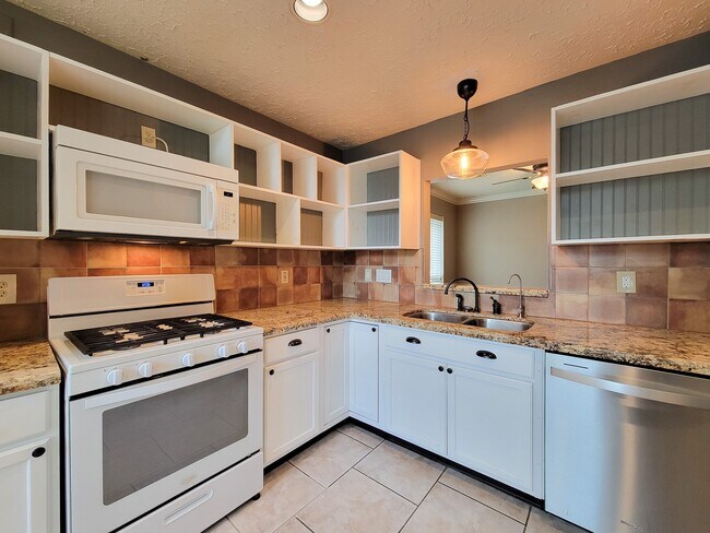 Building Photo - 14407 Sun Harbor Dr