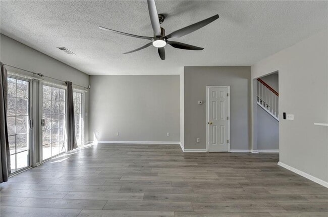 Building Photo - 4061 Howell Park Rd