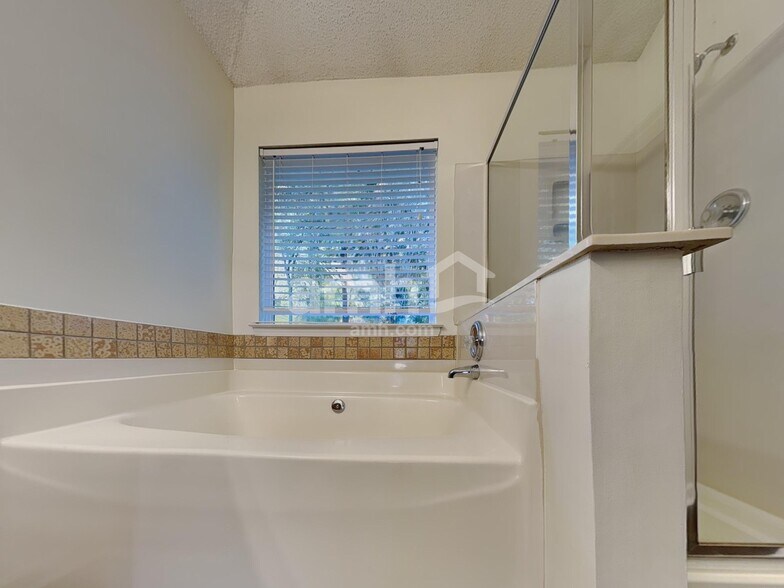 Building Photo - 4763 Asherton Pl NW