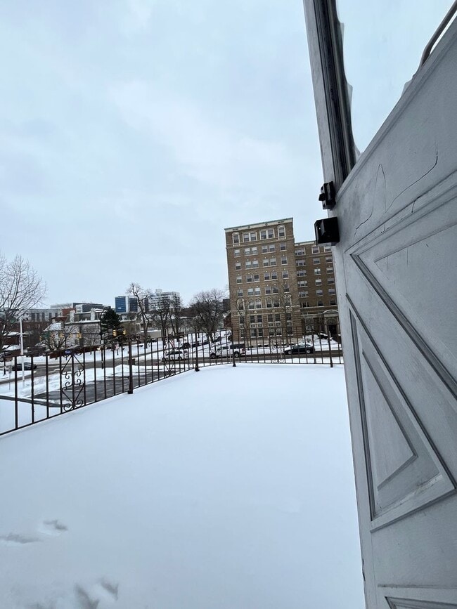 Building Photo - 104 Linwood Ave