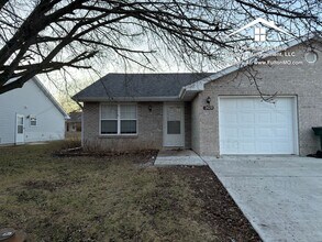 Building Photo - Gates Boulevard 2629–2631 Duplex