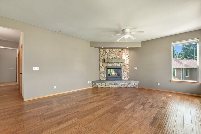 Building Photo - 2131- 2133 Yew Street