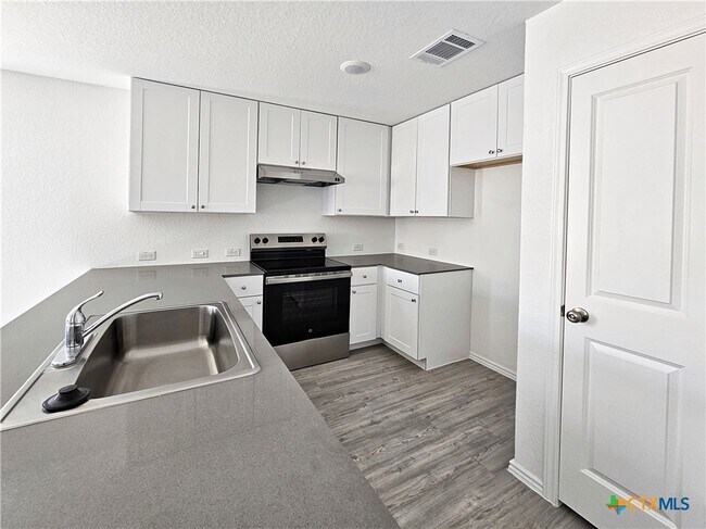 Building Photo - 805 Riviera Ct