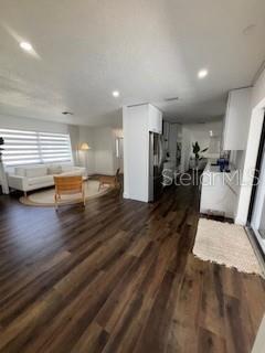Building Photo - 1802 Los Alamos Dr