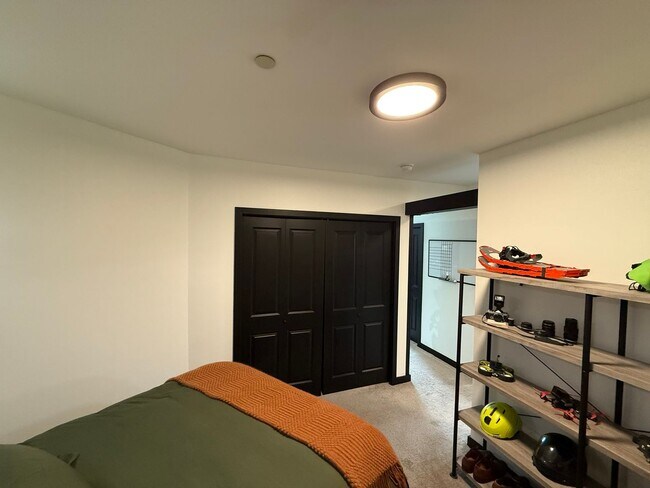 Building Photo - Modern 1BR Condo with Luxury Amenities in ...