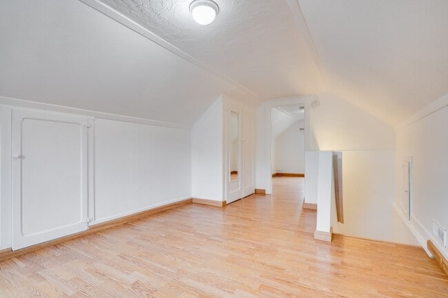 Building Photo - ? Beautifully Remodeled Home Near Brentwood Park – A Must See! ?