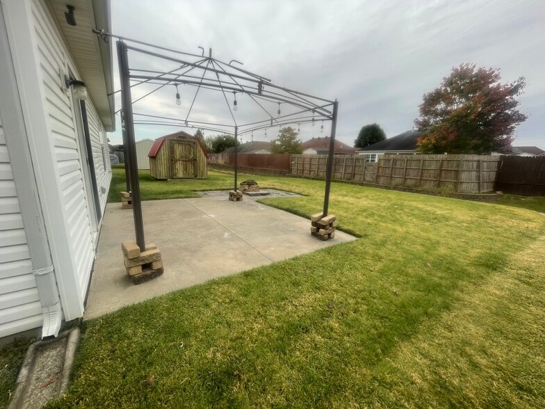 Building Photo - 406 Camden Cir