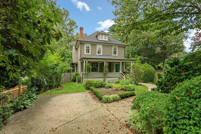 Building Photo - 4 Bed 3.5 bath - Kensington Victorian - Mo...
