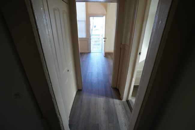 Building Photo - 1708 10th St