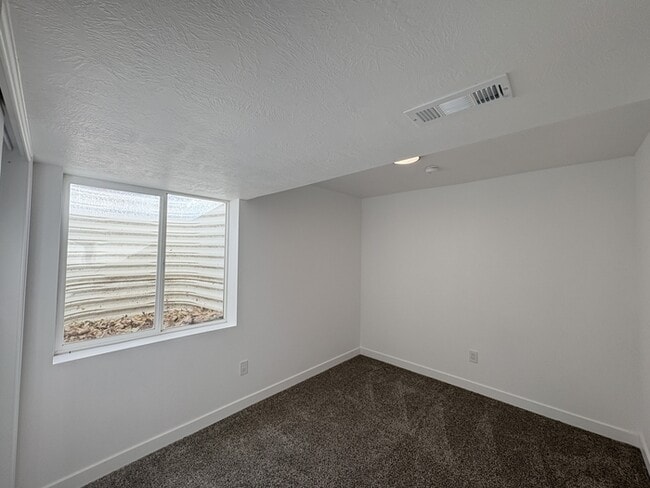 Building Photo - 7898 Tinamous Rd