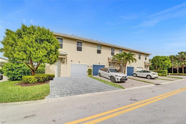 Building Photo - 4810 Eucalyptus Dr