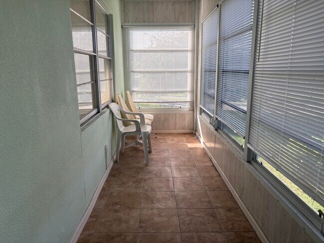 Building Photo - 154 Preston Way