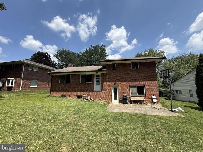 Building Photo - 9209 E Parkhill Dr