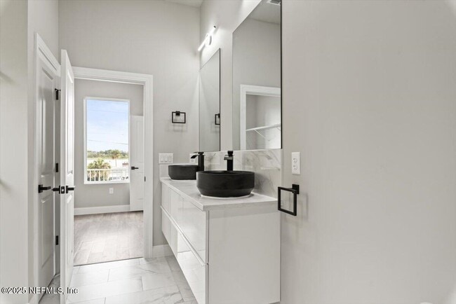 Building Photo - 5405 Heckscher Dr