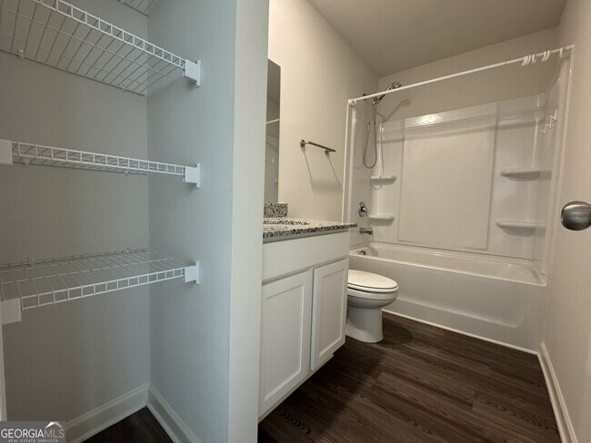 Building Photo - 528 Pemberton St