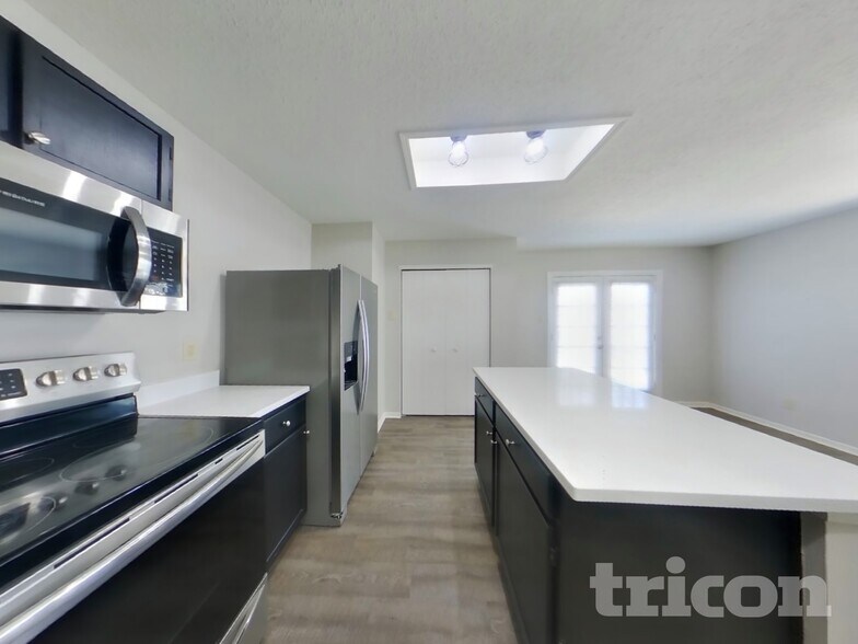 Building Photo - 5753 N Jamestown Dr