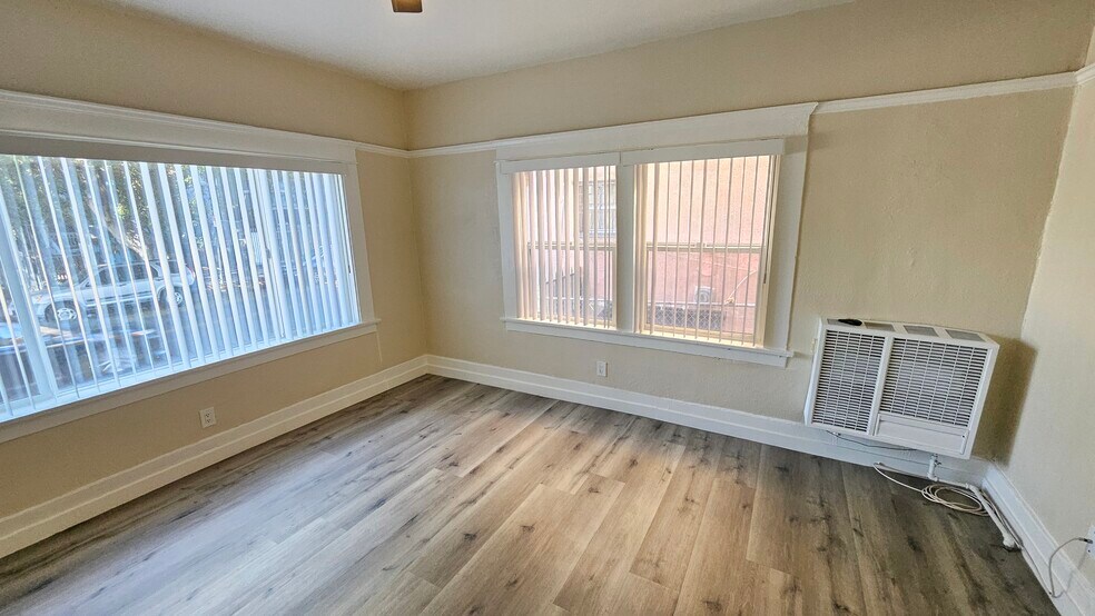 Building Photo - 1330 W 11th St