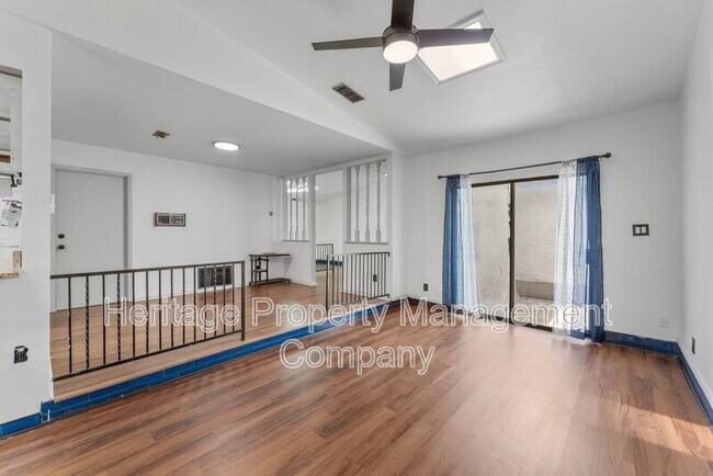 Building Photo - 2526 Town Briar St