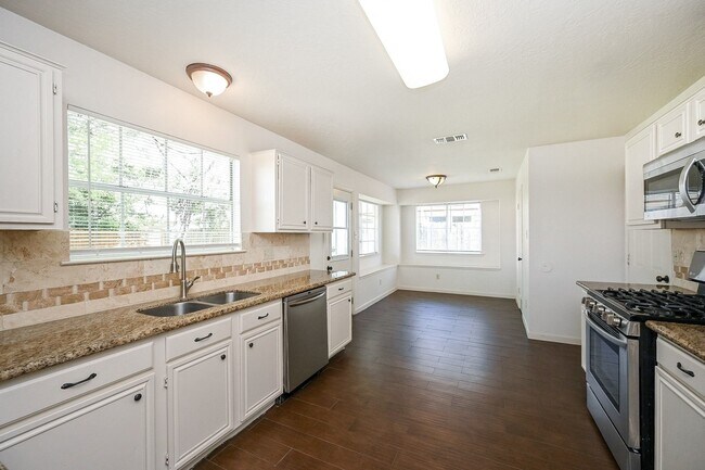 Building Photo - 2914 Silent Dr