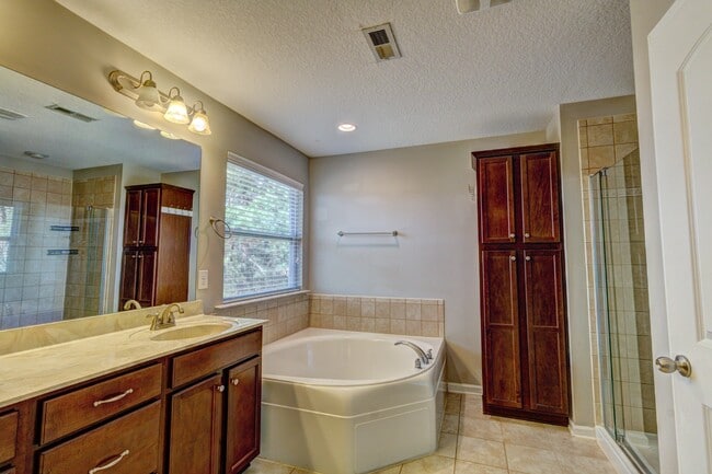 Building Photo - 2024 Middleton Farm Dr