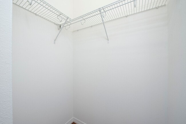 Building Photo - 2 Bedroom /2.5 bathrooms Town House. Just ...