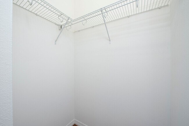 Building Photo - 2 Bedroom /2.5 bathrooms Town House. Just few minutes from Medical City.