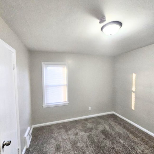 Building Photo - 10803 Roxbury St