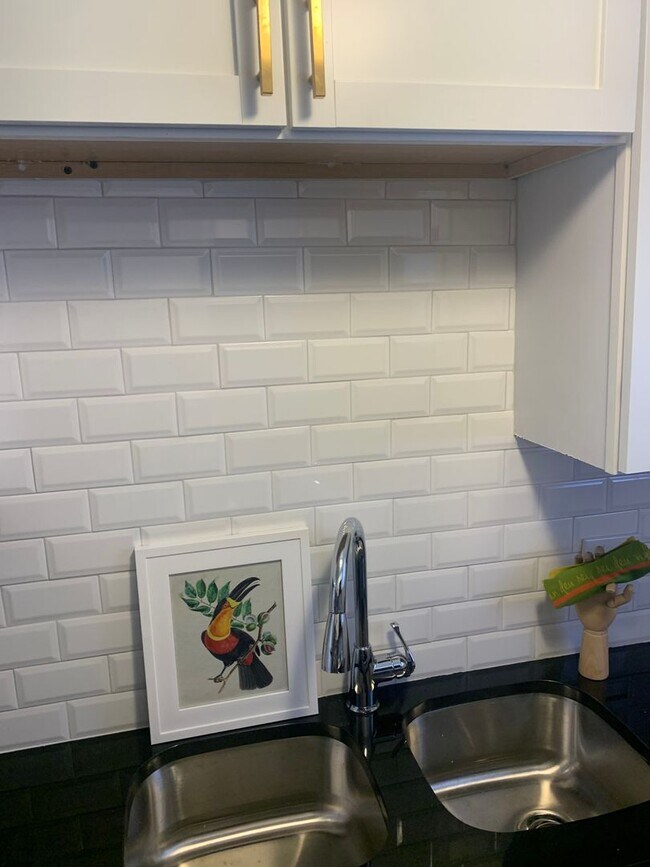 Building Photo - Studio Apartment in Jefferson Park