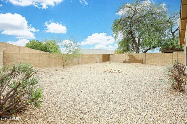 Building Photo - 6431 W Chisum Trail