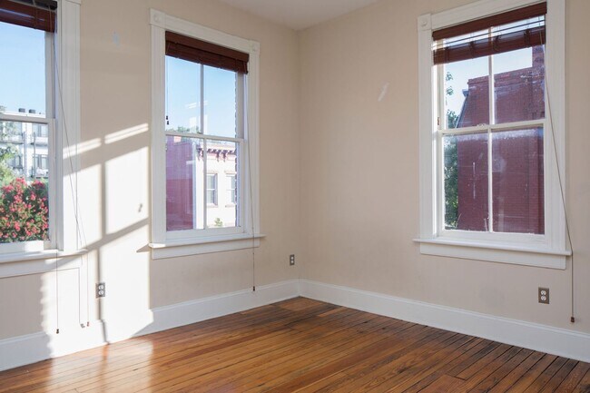 Building Photo - Marshall Adams Apt. 9