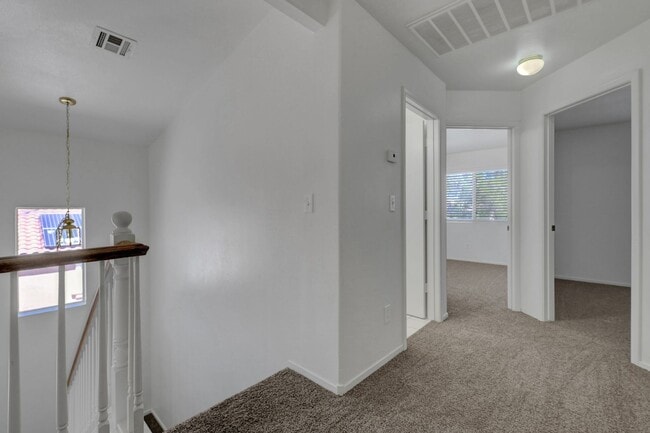 Building Photo - 193 Chadwell Ct