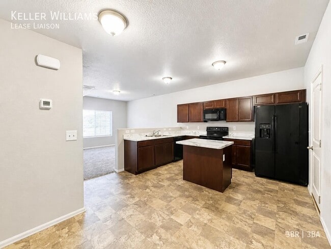 Building Photo - 7689 Grand Fir Point