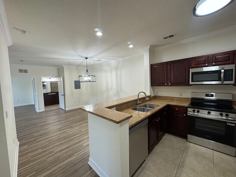 Building Photo - 1301 Tuscan Terrace