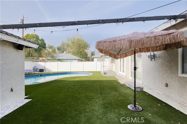 Building Photo - 19138 Hartland St